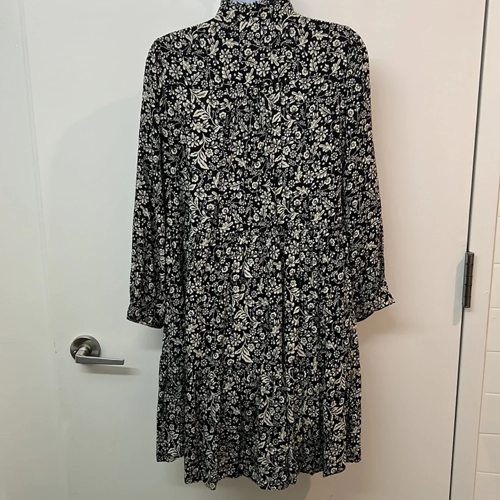 J Crew Swingy Antique Floral Print Black & Cream Dress Small - Picture 3 of 7